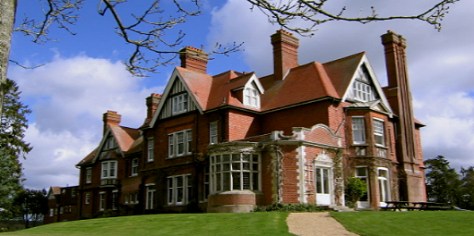 holmstead-manor.jpg